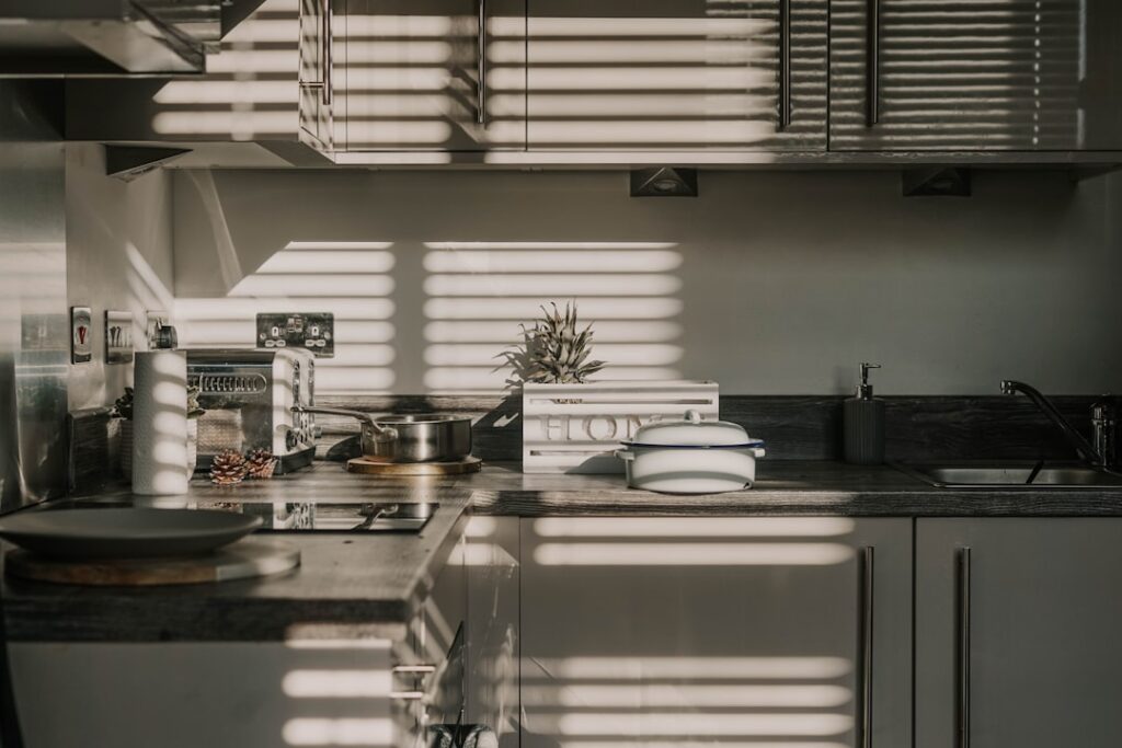 Antimicrobial kitchen blinds in a modern kitchen